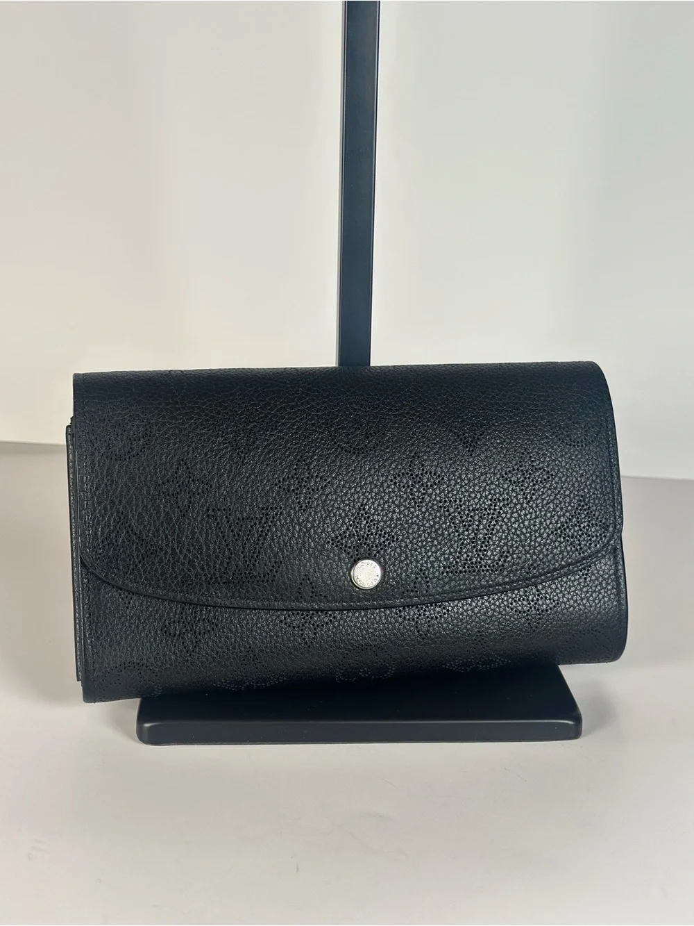 Authentic Louis Vuitton Black Mahina Leather Iris Wallet